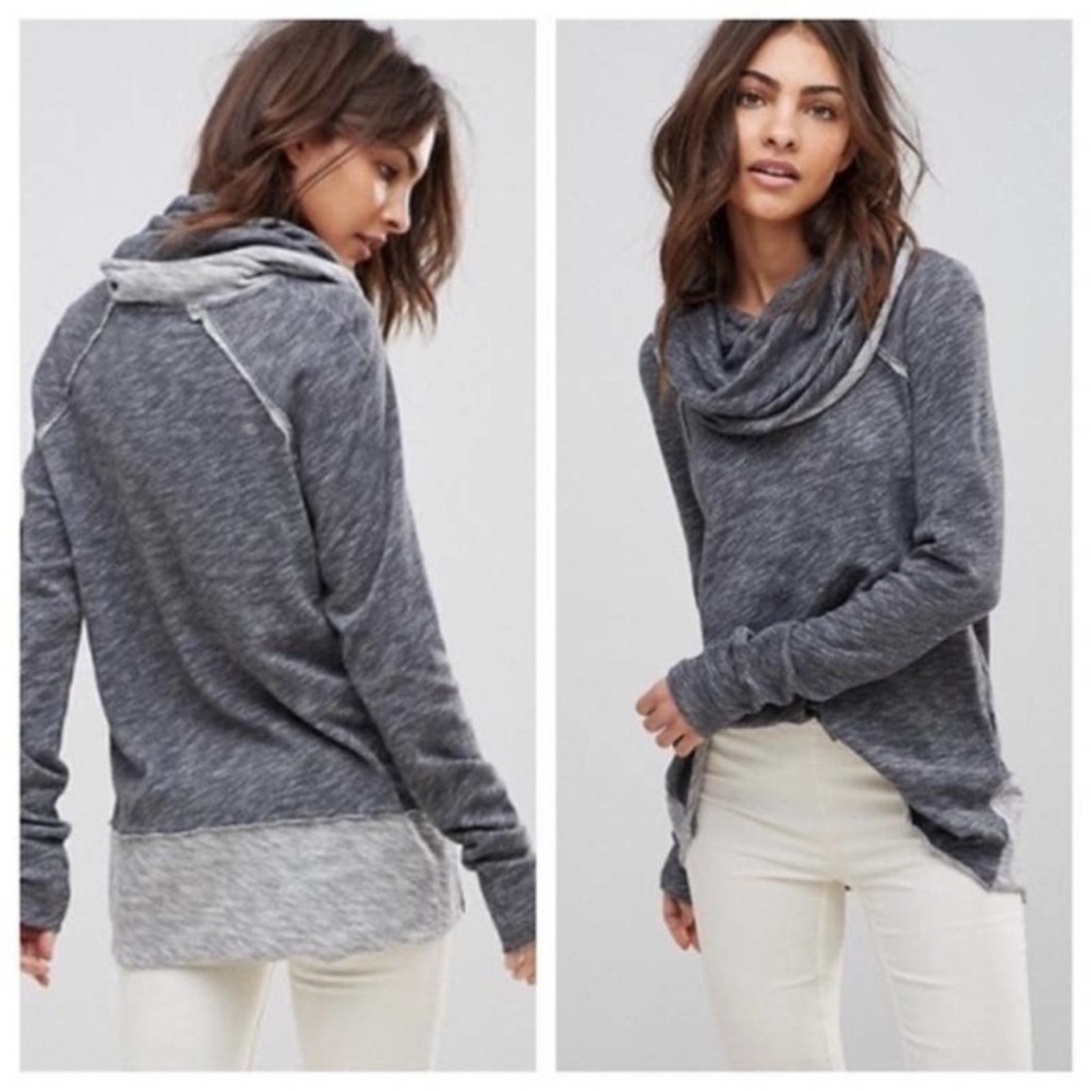 FREE PEOPLE Gray Beach Cocoon Cowl Neck Pullover
Long Sleeve sweatshirt